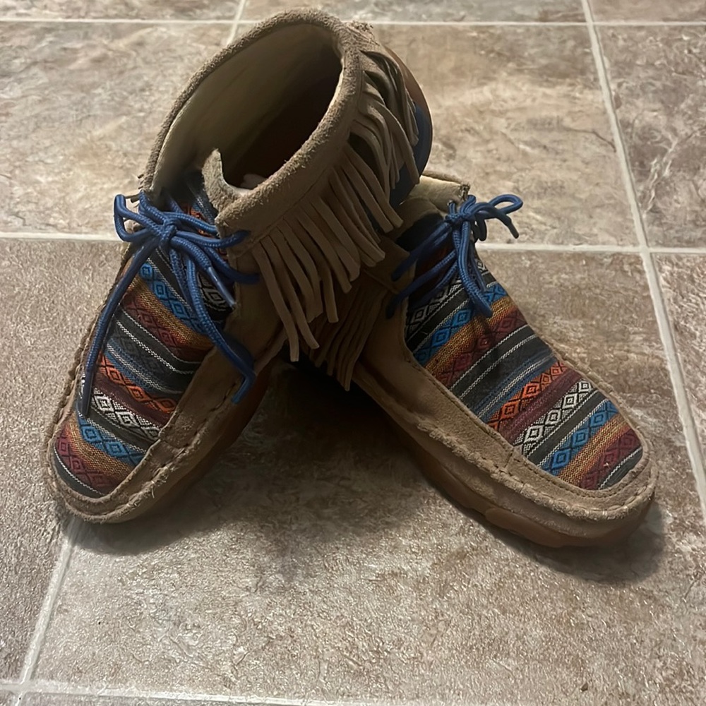 TwistedX YDM0031 Serape Fringe Lace-Up Moccasin Shoes Youth 5M (fits women’s 8)